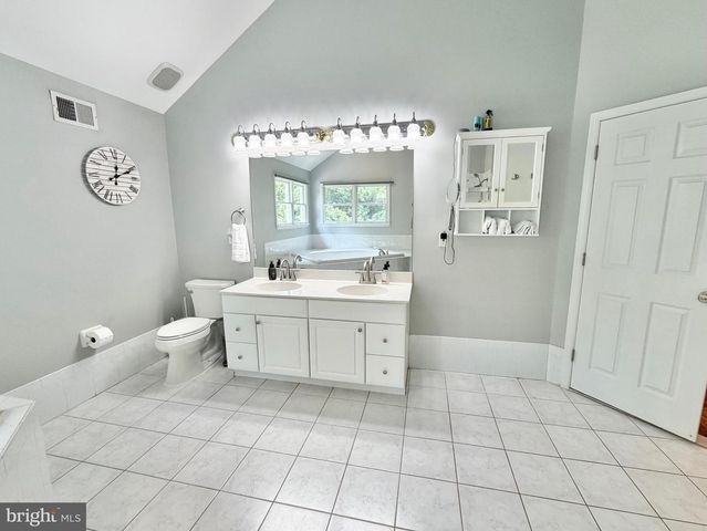 12 MILLINGTON CT, Columbus, NJ 08022