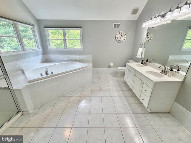 12 MILLINGTON CT, Columbus, NJ 08022
