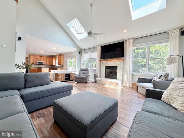 12 MILLINGTON CT, Columbus, NJ 08022