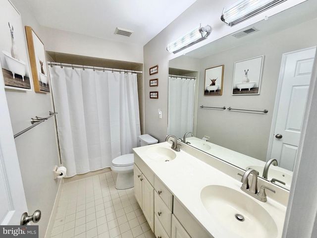 12 MILLINGTON CT, Columbus, NJ 08022