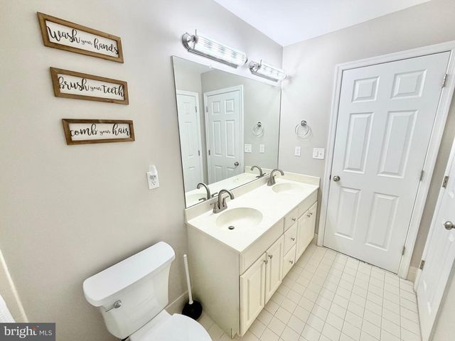 12 MILLINGTON CT, Columbus, NJ 08022