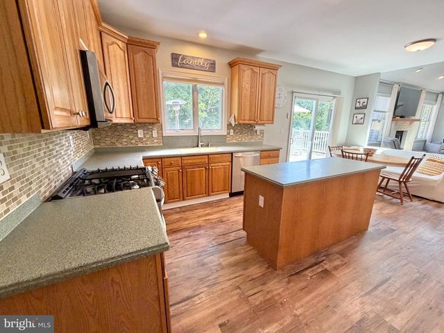 12 MILLINGTON CT, Columbus, NJ 08022