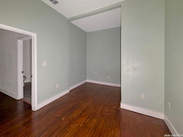 510 E LOCUST ST, San Antonio, TX 78212