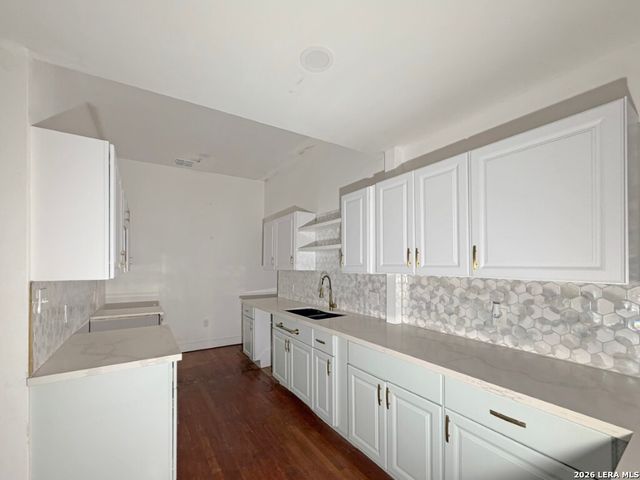 510 E LOCUST ST, San Antonio, TX 78212