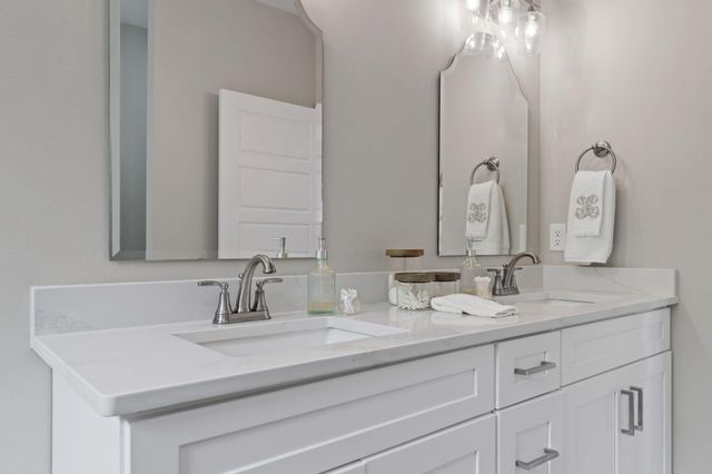 1999 N 95 A, Cantonment, FL 32533