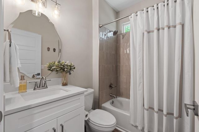 1999 N 95 A, Cantonment, FL 32533