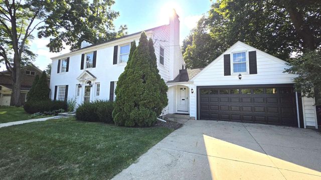 22 S Garfield Avenue, Janesville, WI 53545
