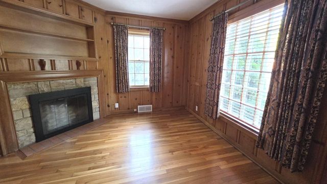 22 S Garfield Avenue, Janesville, WI 53545
