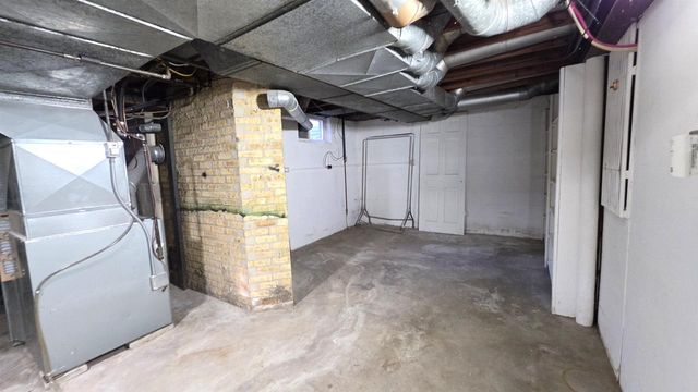 22 S Garfield Avenue, Janesville, WI 53545