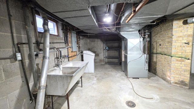22 S Garfield Avenue, Janesville, WI 53545