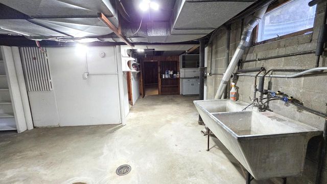22 S Garfield Avenue, Janesville, WI 53545