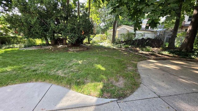 22 S Garfield Avenue, Janesville, WI 53545