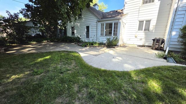 22 S Garfield Avenue, Janesville, WI 53545