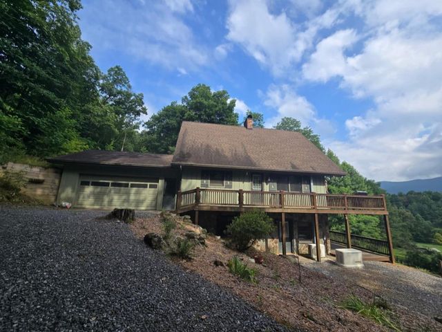 206 Peckerwood Road, Hayesville, NC 28904
