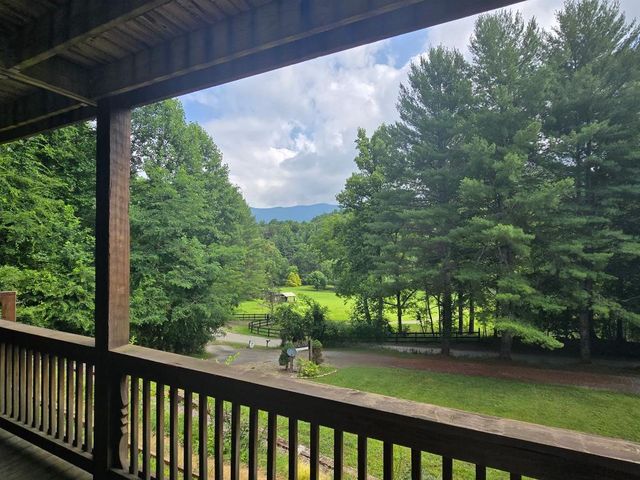 206 Peckerwood Road, Hayesville, NC 28904