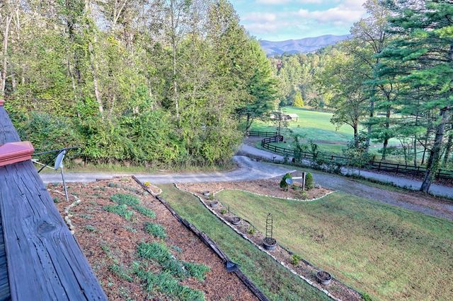 206 Peckerwood Road, Hayesville, NC 28904