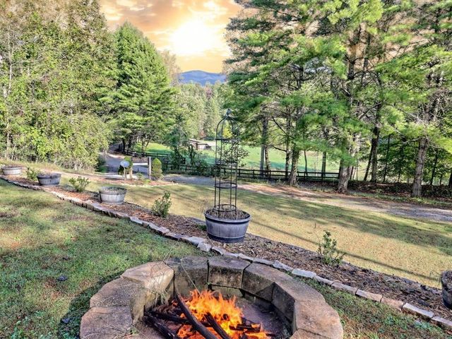 206 Peckerwood Road, Hayesville, NC 28904