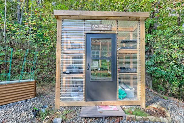206 Peckerwood Road, Hayesville, NC 28904