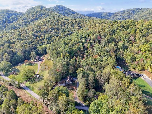 206 Peckerwood Road, Hayesville, NC 28904