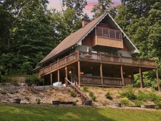 206 Peckerwood Road, Hayesville, NC 28904