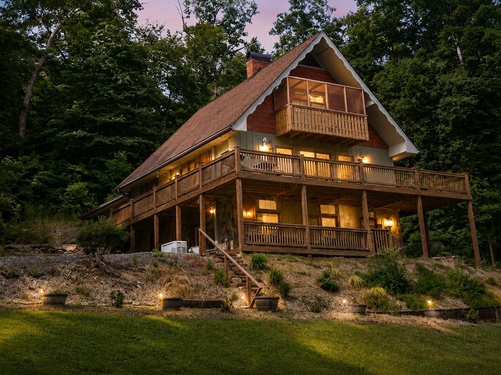 206 Peckerwood Road, Hayesville, NC 28904