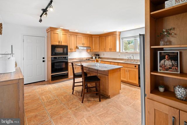 720 LINTON HILL RD, Newtown, PA 18940