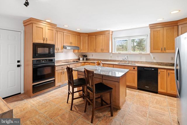 720 LINTON HILL RD, Newtown, PA 18940