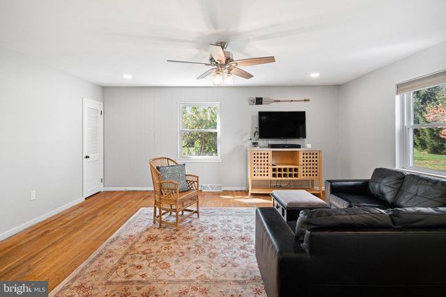 720 LINTON HILL RD, Newtown, PA 18940