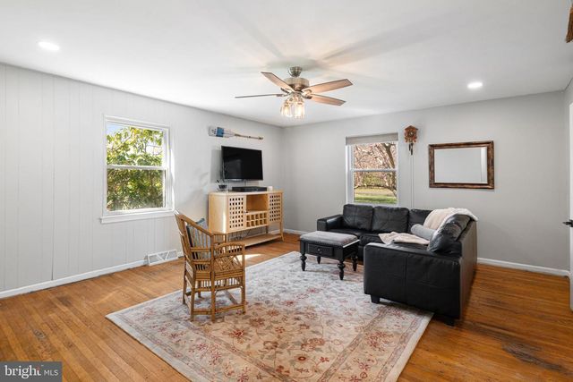 720 LINTON HILL RD, Newtown, PA 18940