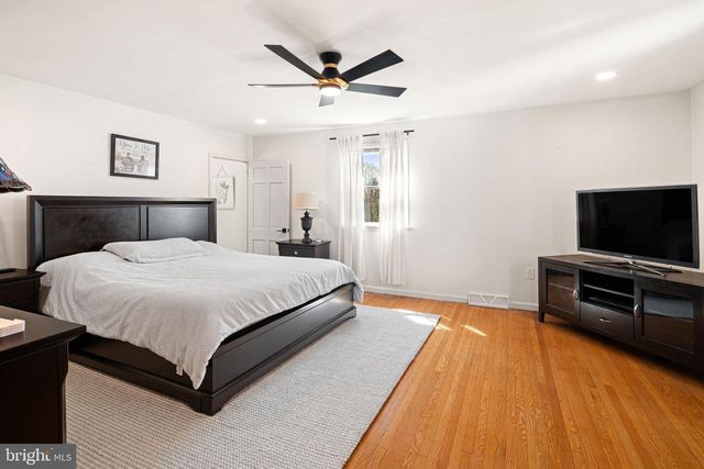 720 LINTON HILL RD, Newtown, PA 18940