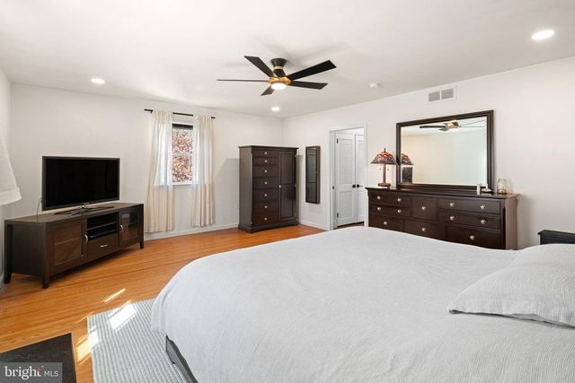 720 LINTON HILL RD, Newtown, PA 18940