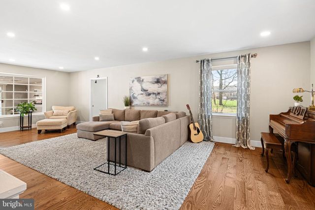 720 LINTON HILL RD, Newtown, PA 18940