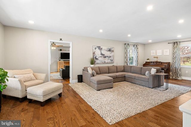 720 LINTON HILL RD, Newtown, PA 18940