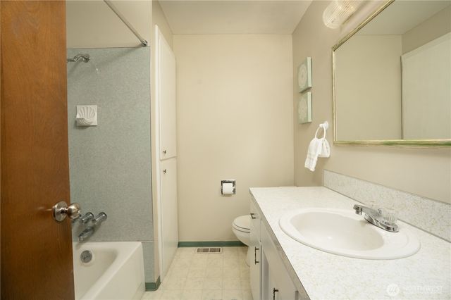 6708 53rd Street W, University Place, WA 98467