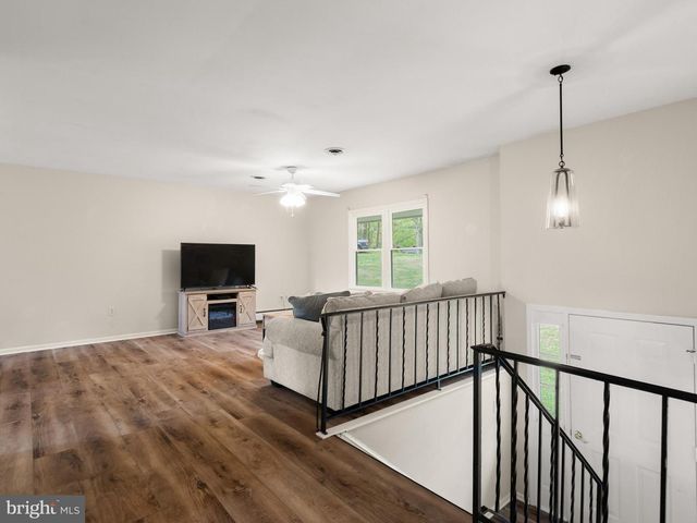 101 LAURELWOOD DR, Downingtown, PA 19335