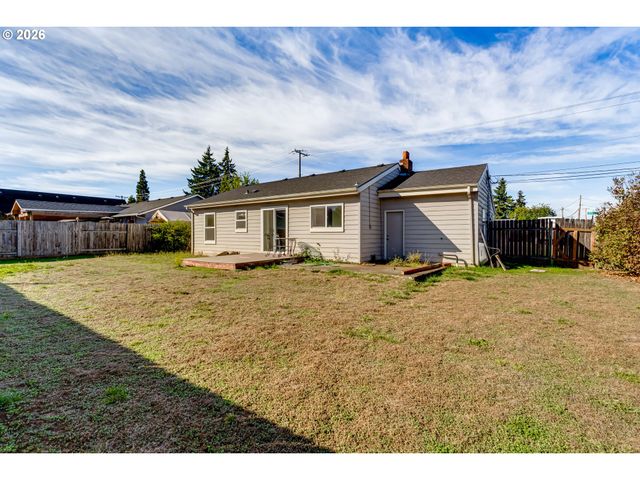 1985 17TH St, Springfield, OR 97477
