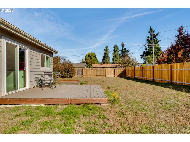 1985 17TH St, Springfield, OR 97477