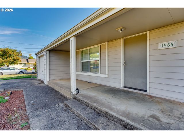 1985 17TH St, Springfield, OR 97477
