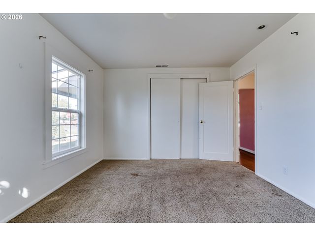 1985 17TH St, Springfield, OR 97477