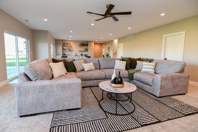 1812 Yale Parkway Parkway, Cedar Falls, IA 50613