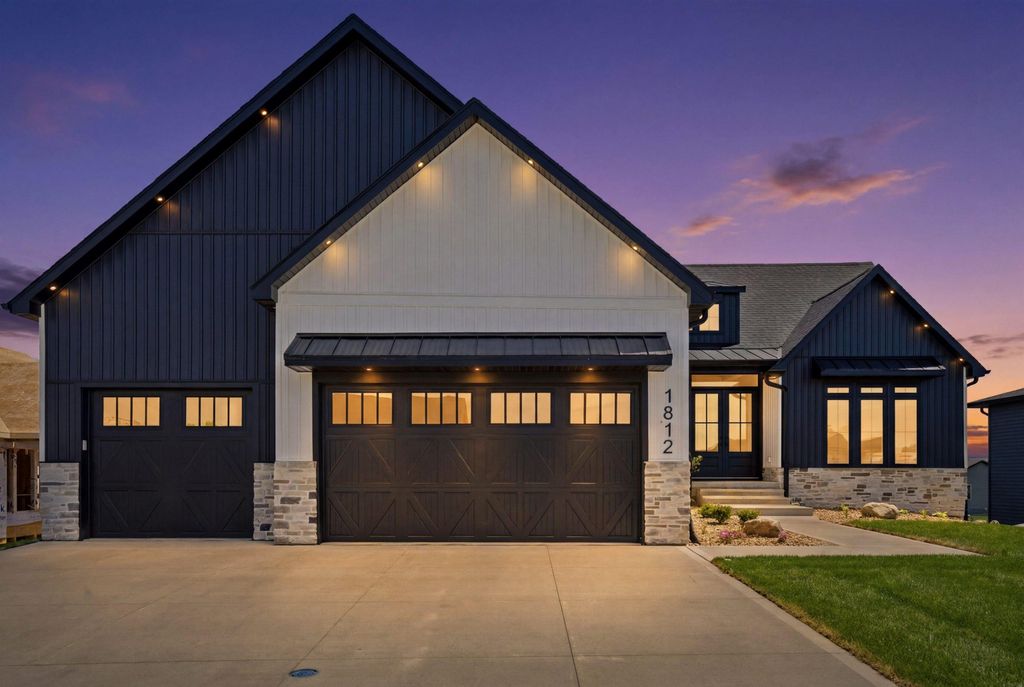 1812 Yale Parkway Parkway, Cedar Falls, IA 50613