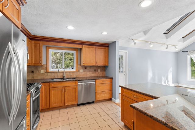 77 Colonial Road 77, Sudbury, MA 01776