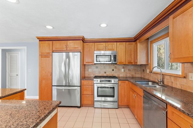 77 Colonial Road 77, Sudbury, MA 01776