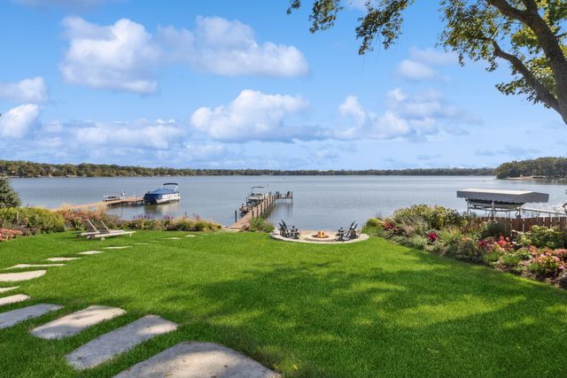 245 Sunrise Lane, Lake Zurich, IL 60047