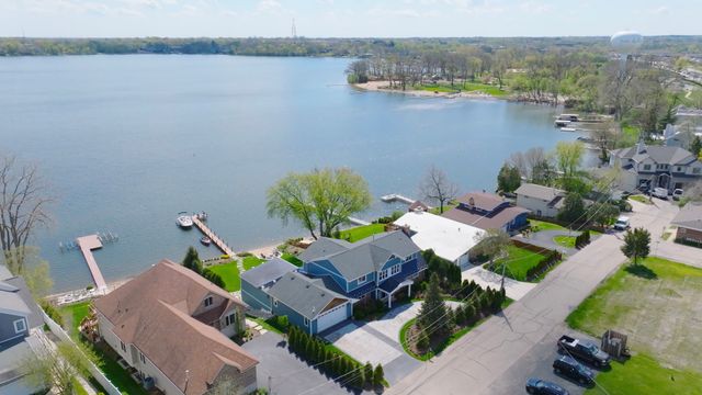 245 Sunrise Lane, Lake Zurich, IL 60047