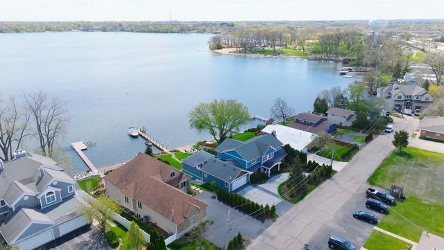 245 Sunrise Lane, Lake Zurich, IL 60047