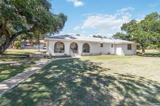 10406 Park Road 37, Lakehills, TX 78063