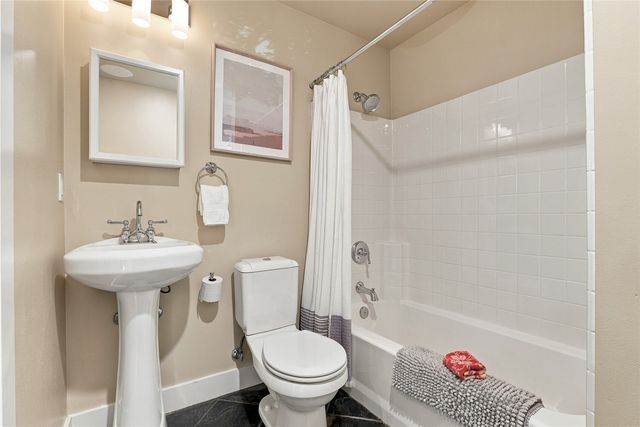 8423 40th Avenue SW, Seattle, WA 98136