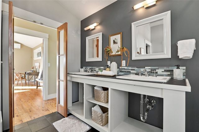 8423 40th Avenue SW, Seattle, WA 98136