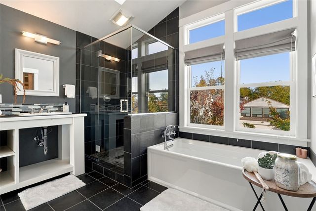 8423 40th Avenue SW, Seattle, WA 98136